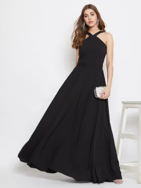 Berrylush Women Solid Black Halter Neck Flared Maxi Dress