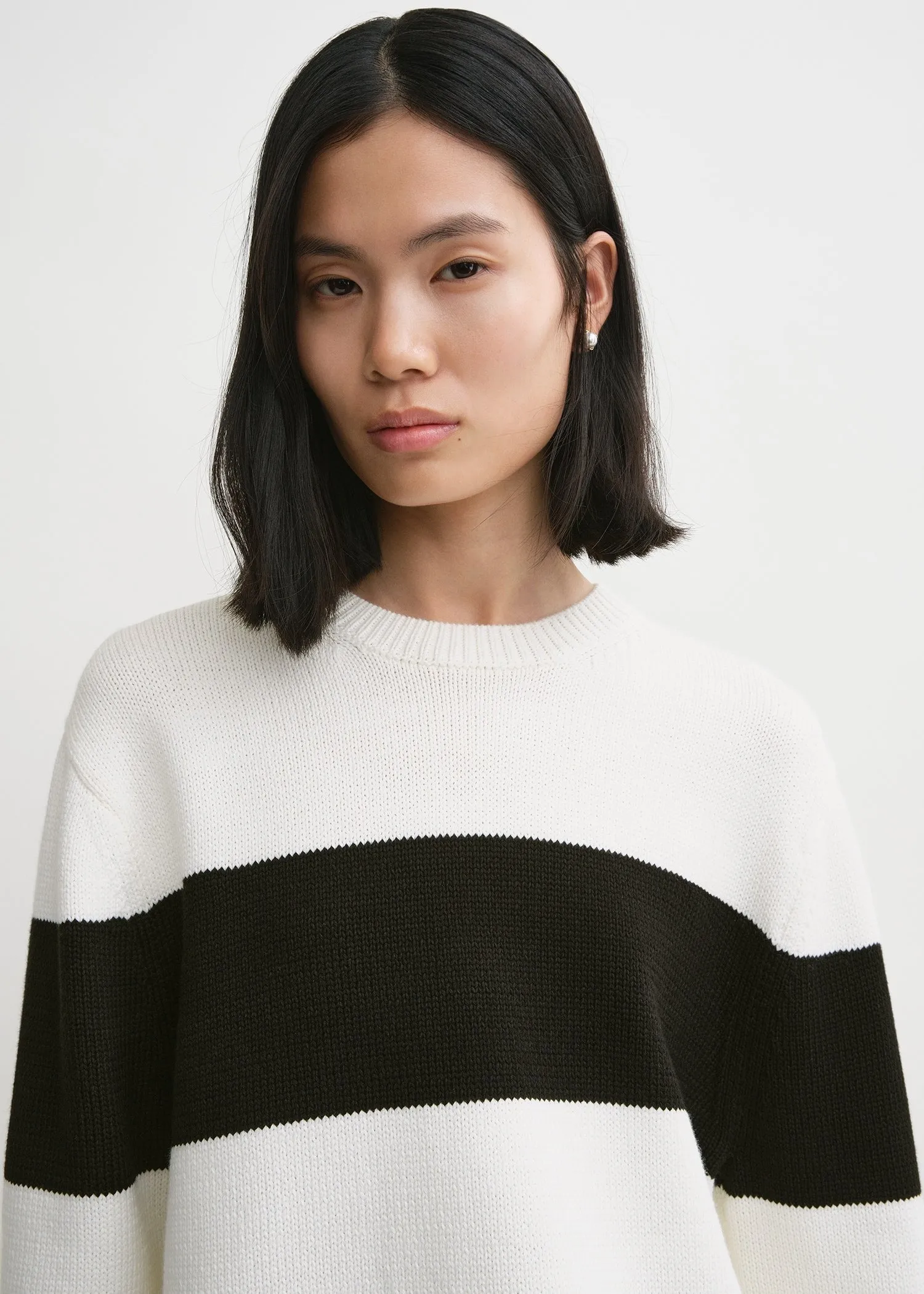 Contrast-stripe knit white/black